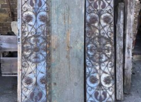 Filigranes Fenstergitter von einer Spätbiedermeier Villeneingangstür (Potsdam) mit Rankenmuster