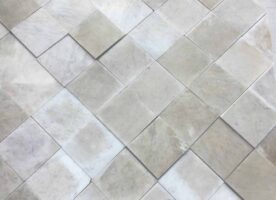 Marmorboden quadratische Platten