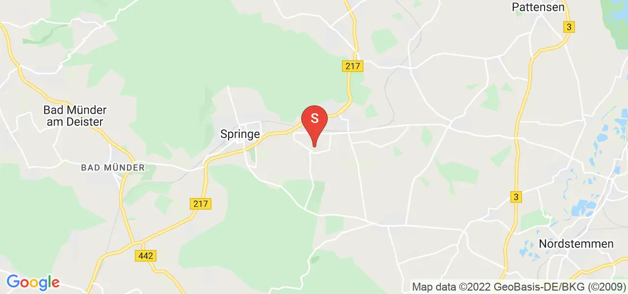 Alte Bodenplatten aus rotem Sandstein