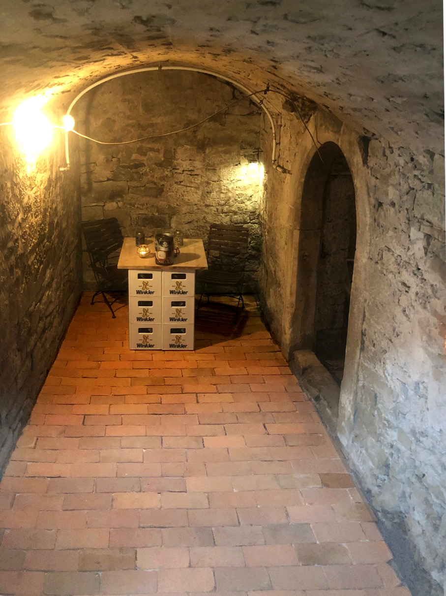 Boden Ziegel platten Weinkeller alte antik Mauer Back Steine Terracotta Fliesen Ziegelboden Küche