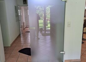 Glastüren ohne Rahmen