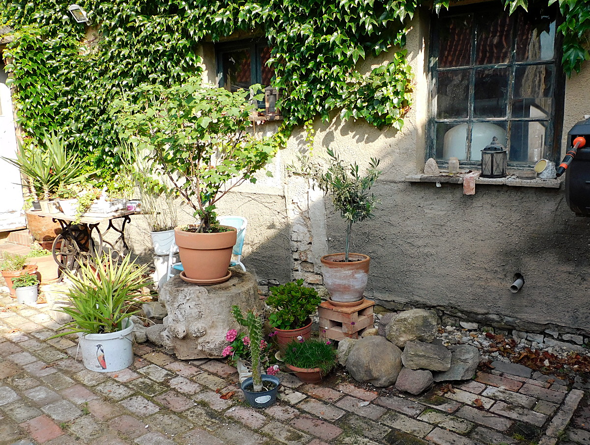 Pflanzenständer Blumentopf Untergestell Garten Konsole Beistelltisch Blumentreppe alte Ziegel Backstein Altziegel DIY