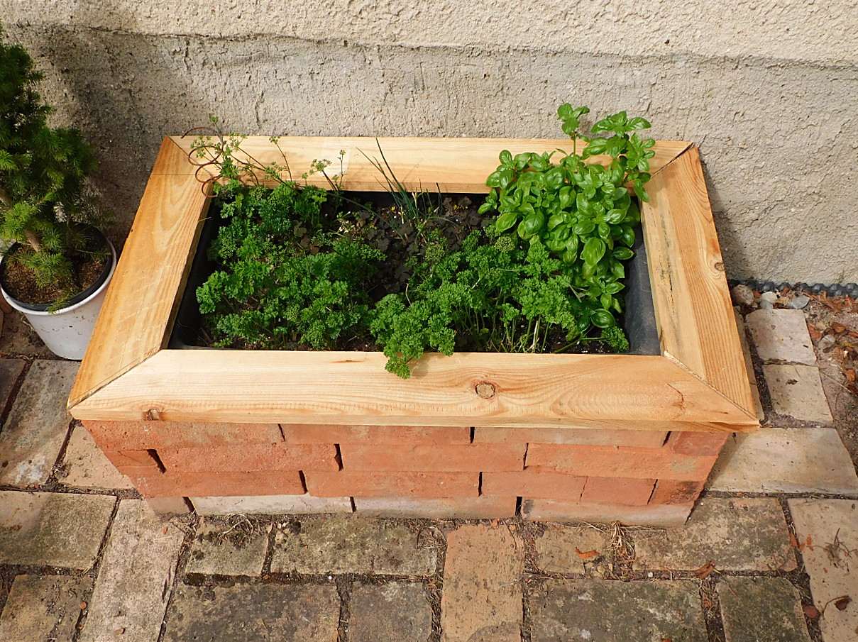 Bausatz günstiges Hochbeet Gartenbeet Kräuterbeet Pflanzkübel original alte Mauersteine Ziegelsteine DIY