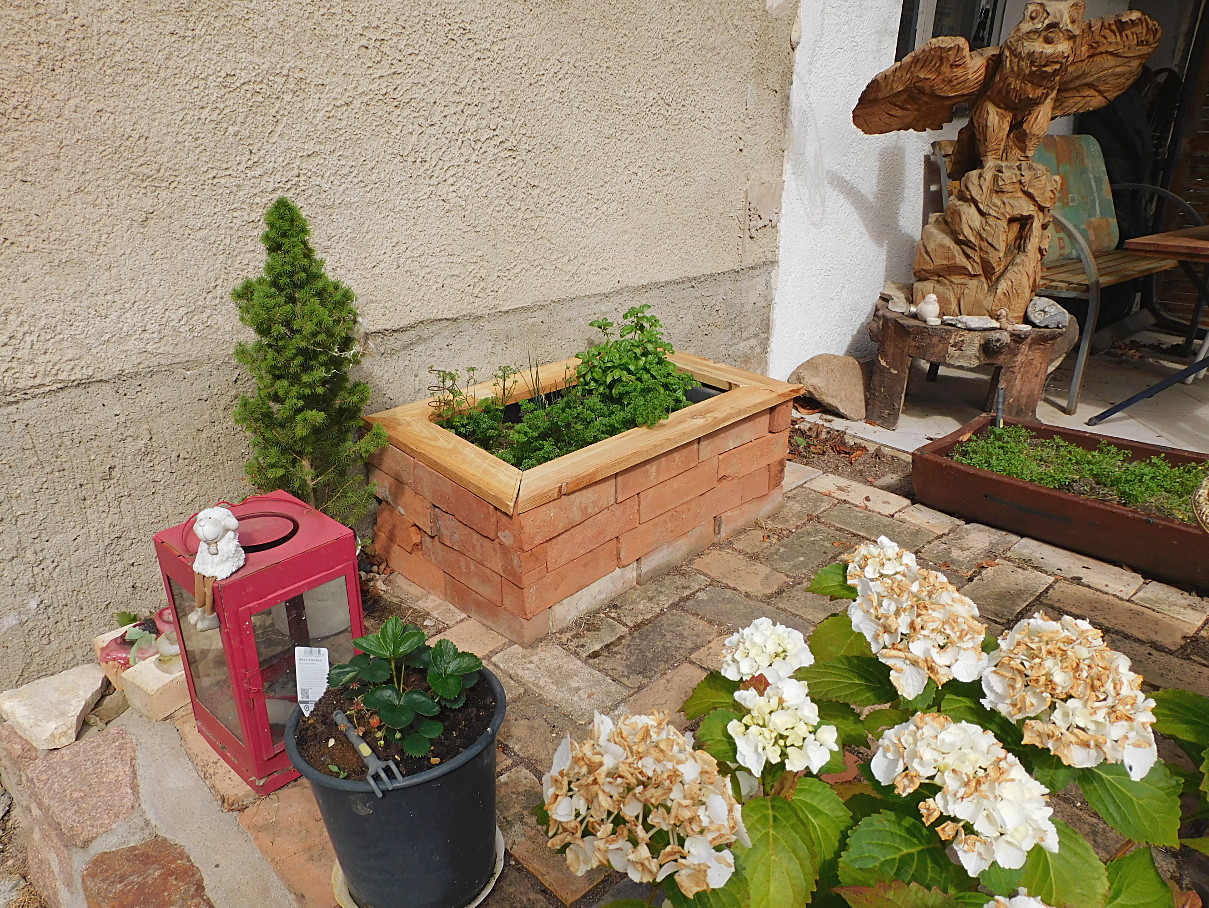 Bausatz günstiges Hochbeet Gartenbeet Kräuterbeet Pflanzkübel original alte Mauersteine Ziegelsteine DIY