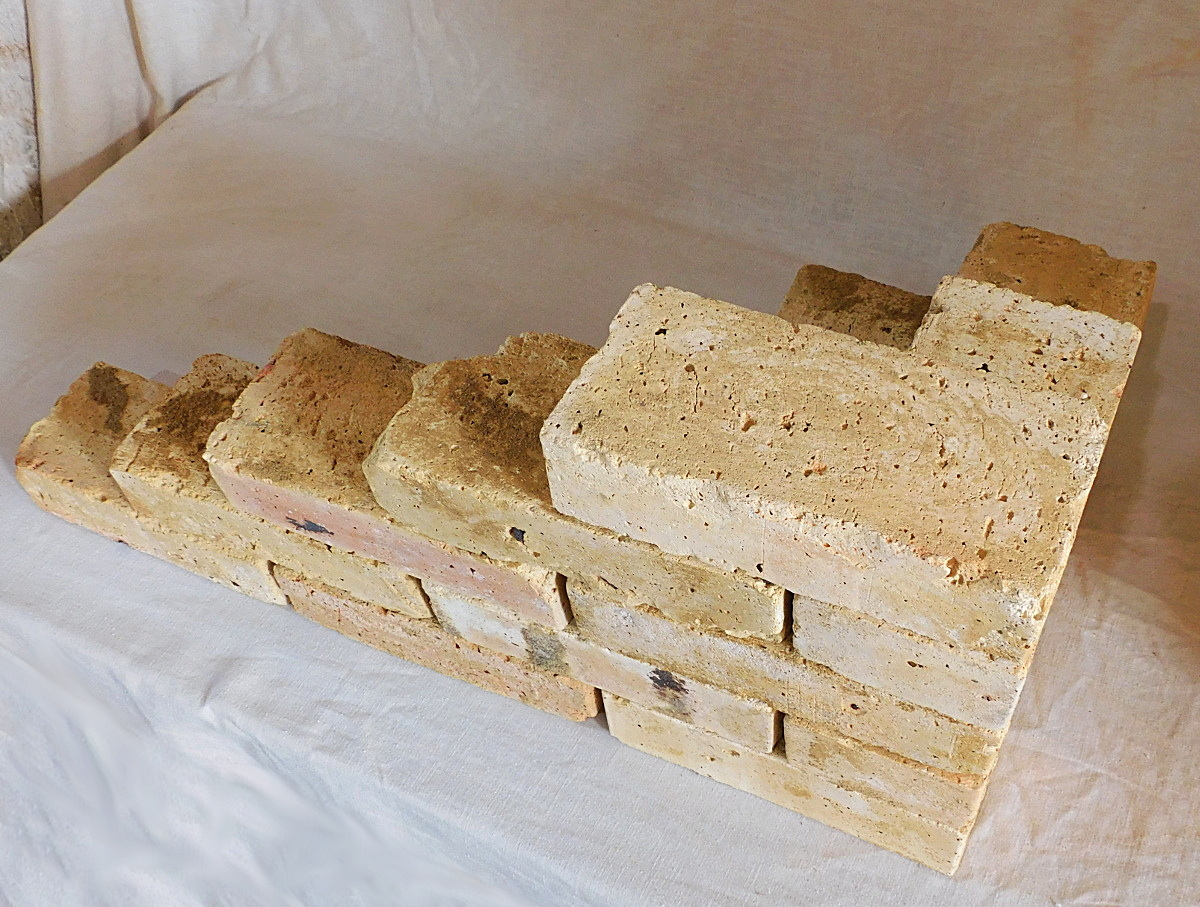 Historische Ziegelsteine rustikal original Backstein mediterran Landhaus Loft urig