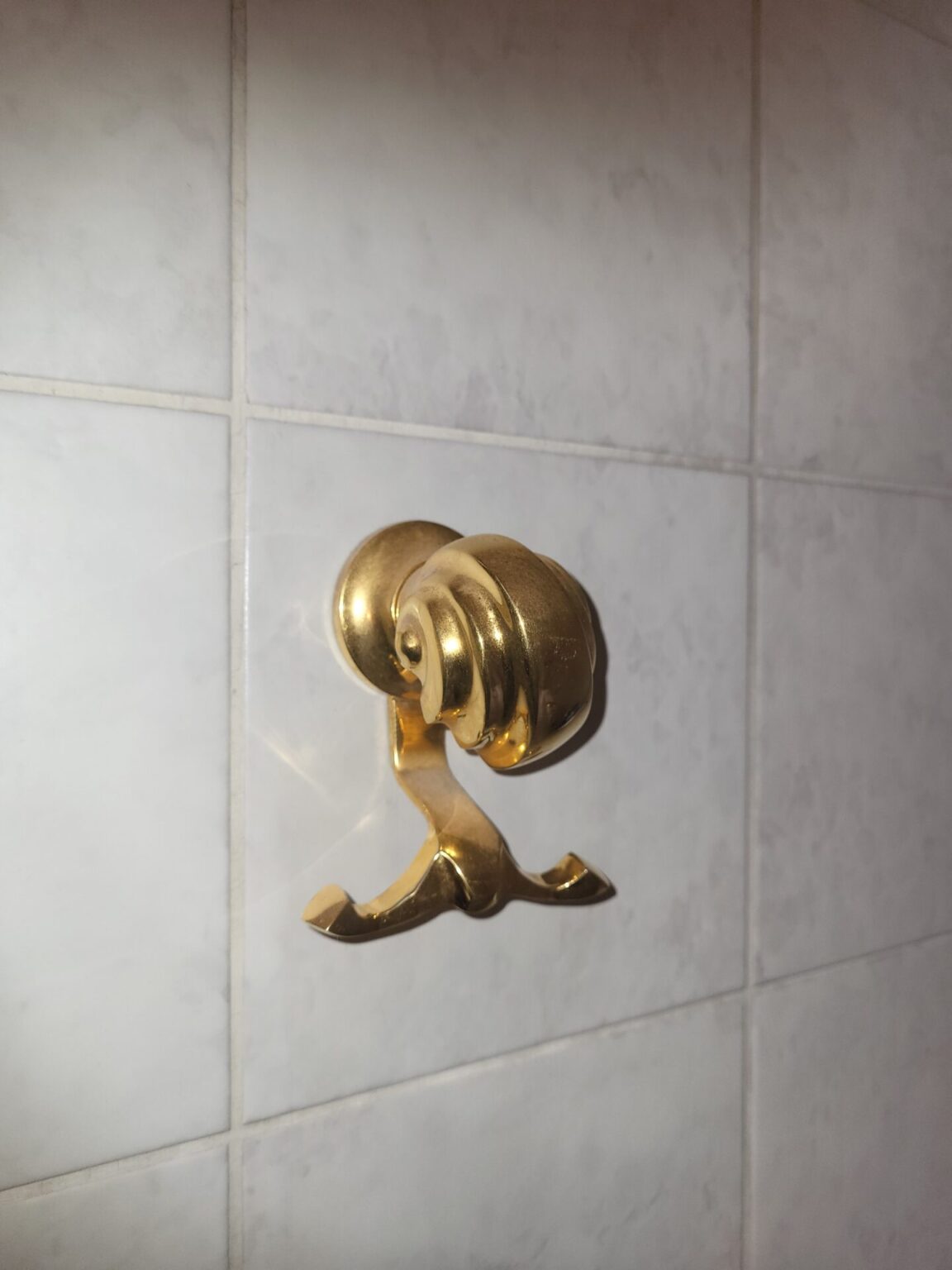 Badezimmer 70er Jahre Gold Muschel Sanitär