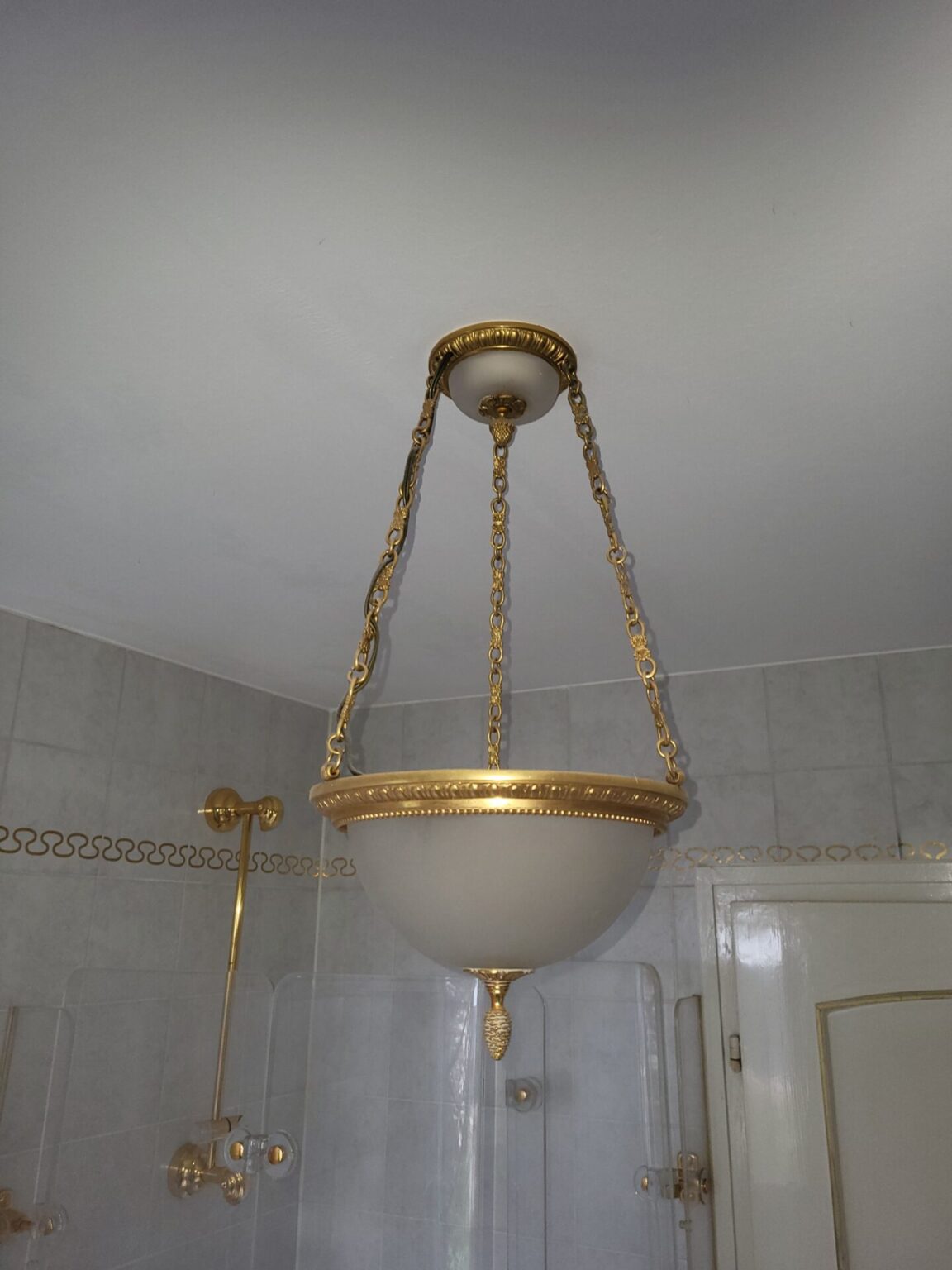 Badezimmer 70er Jahre Gold Muschel Sanitär