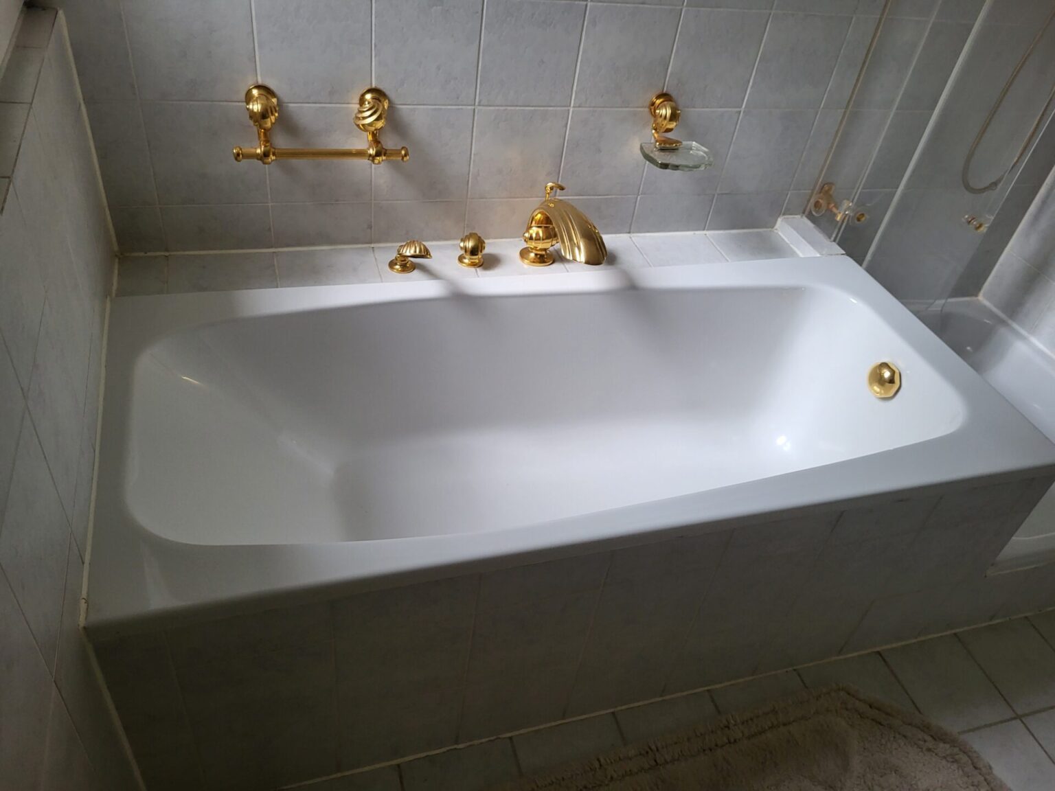 Badezimmer 70er Jahre Gold Muschel Sanitär