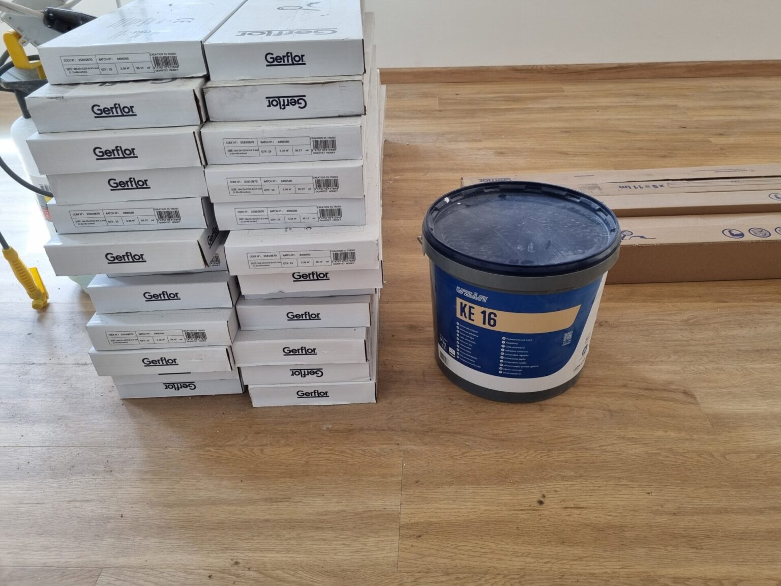 Klebevinyl Quartet Honey 0870 von Gerflor Collection 55 mit Sockelleisten und Klebstoff
