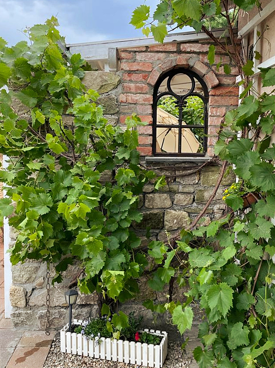 klassisch rote Backsteine uralte Ziegel Klinker Gala Bau Garten Gestaltung Landhaus used look shabby chick