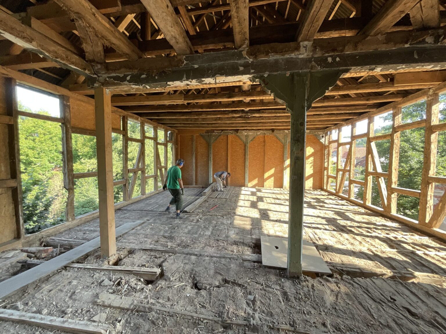 2 Holzständerwände ca. 10×3,20m ca.  200 jährig