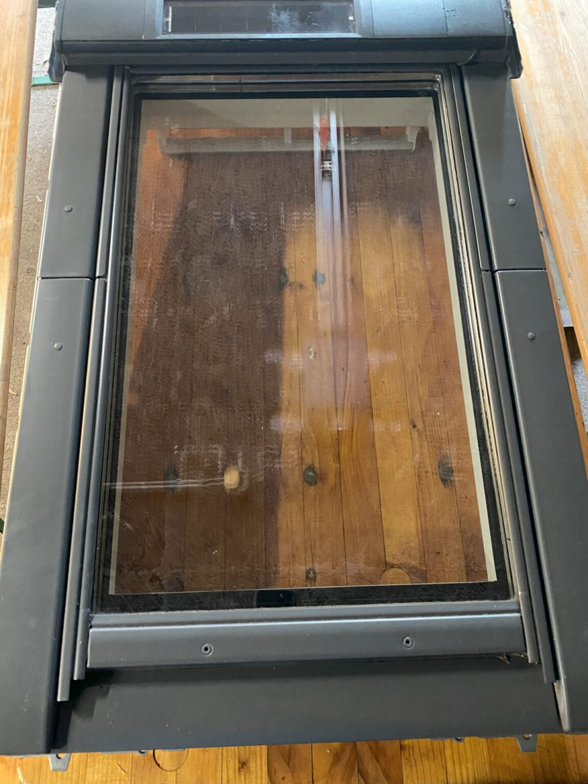 Velux Dachfenster GGU CK02 (55×78 cm) mit Solarantrieb