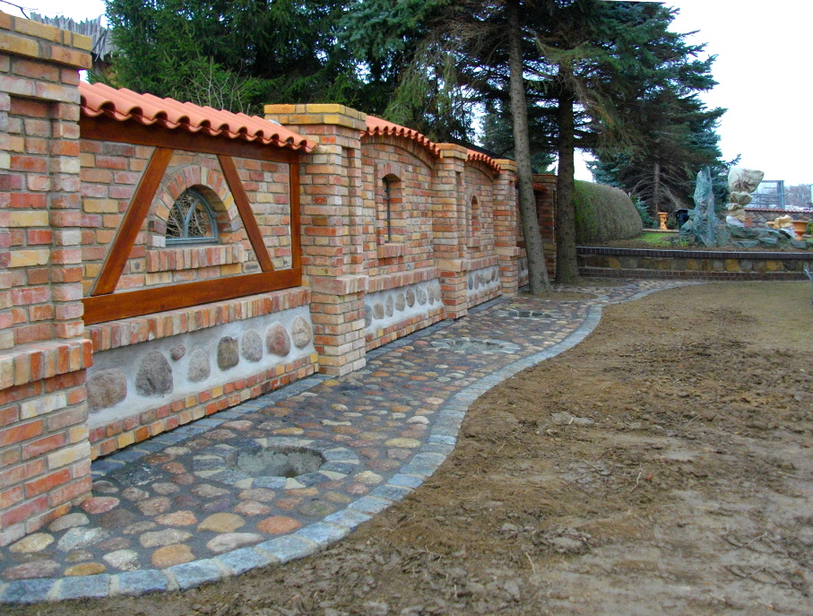 klassisch rote Backsteine uralte Ziegel Klinker Gala Bau Garten Gestaltung Landhaus used look shabby chick