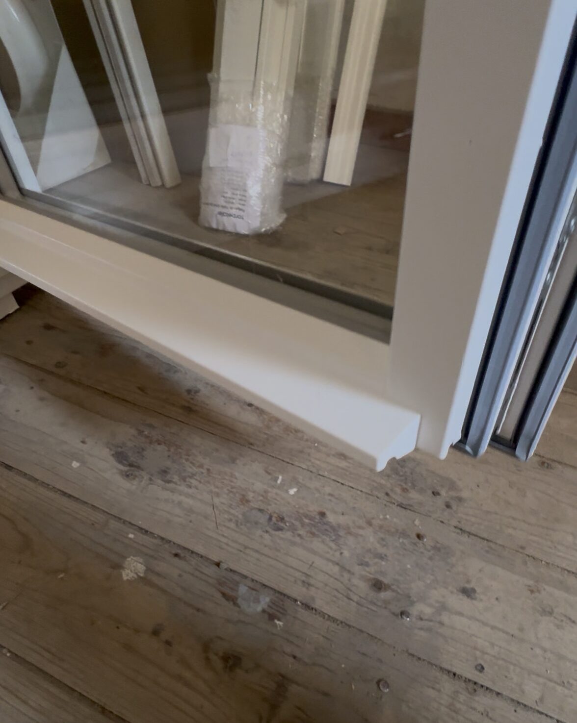 Sorpetaler Holzfenster, zweiflügelig mit Oberlicht