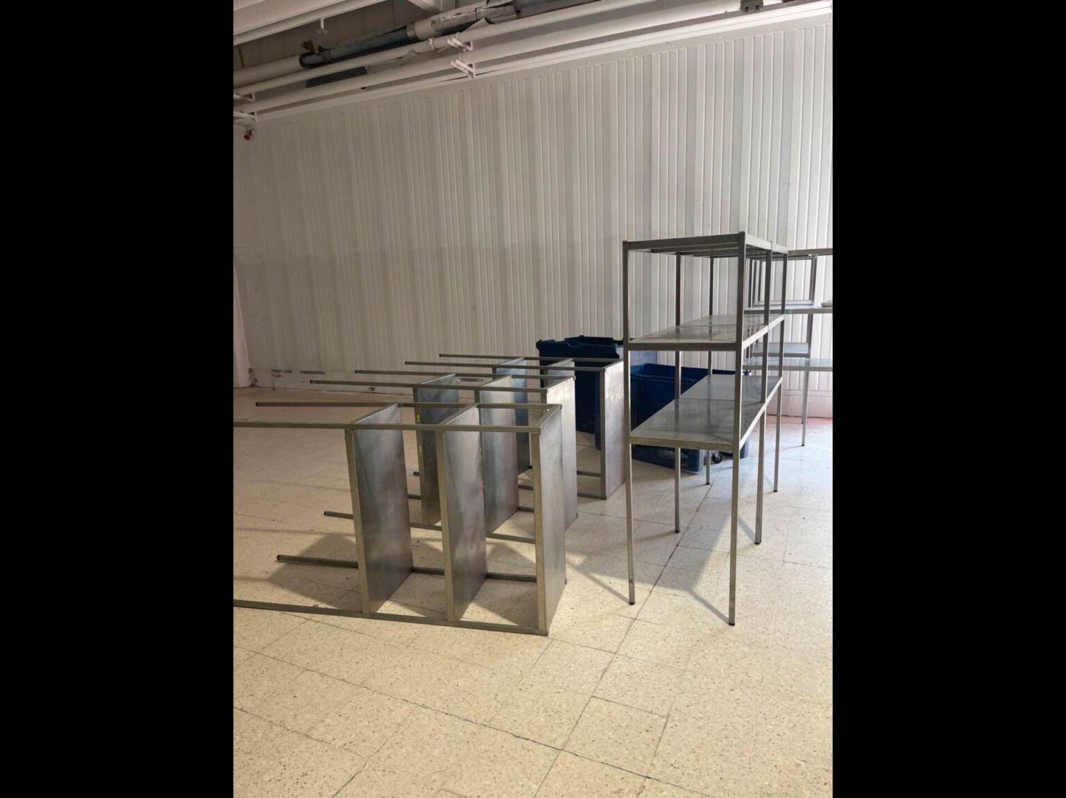 Edelstahlregal – Lager – Werkstatt