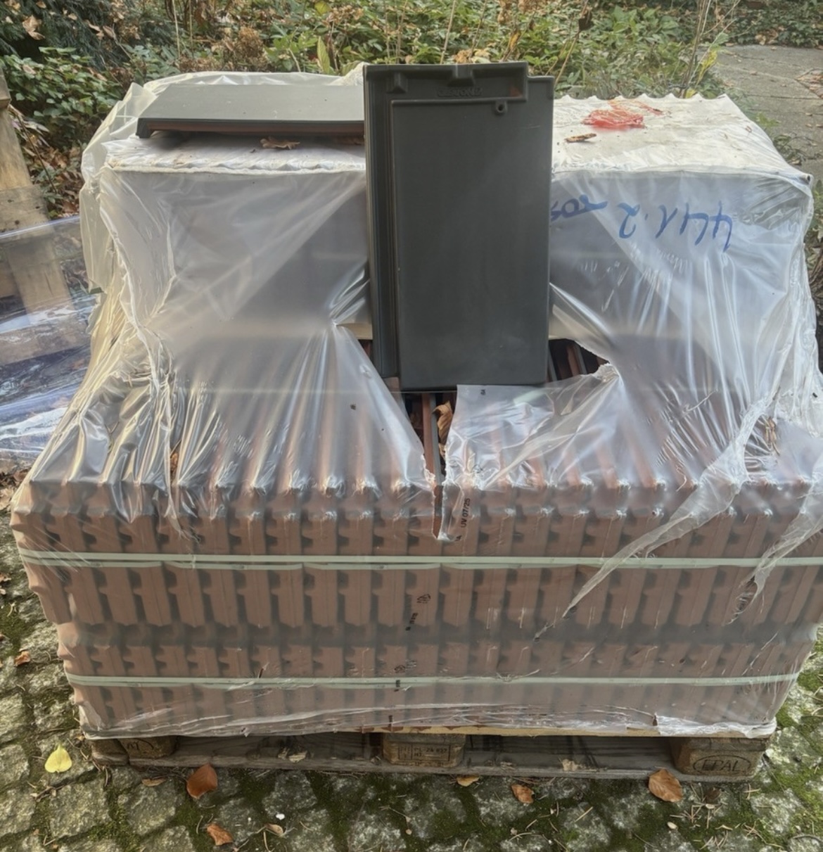 Dachziegel Domino Flächenziegel Nuance engobiert grau