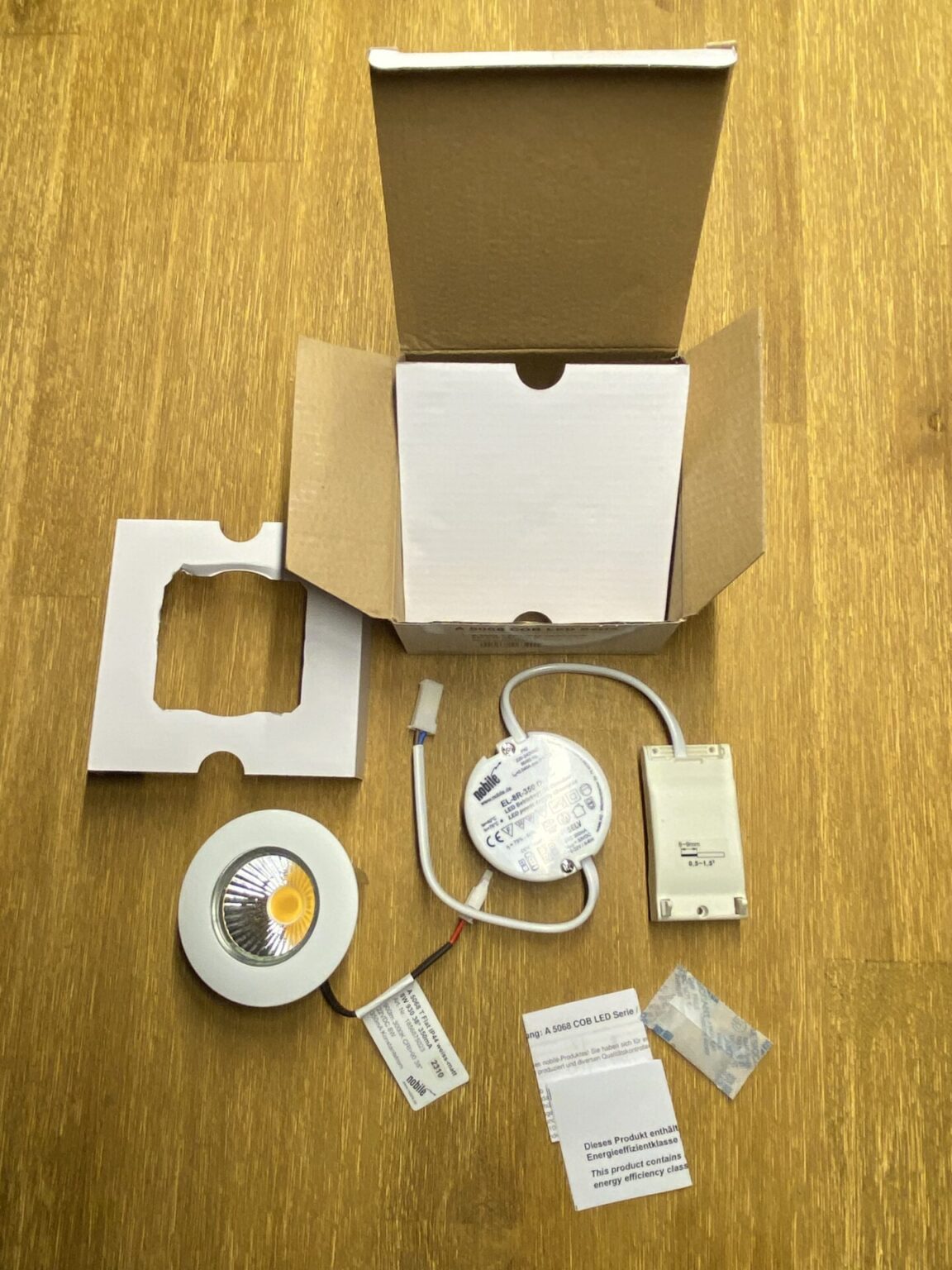 LED-Einbau-Downlight A 5068 T Flat IP44, 8W, 930, 38°, dim C, Neu und OVP