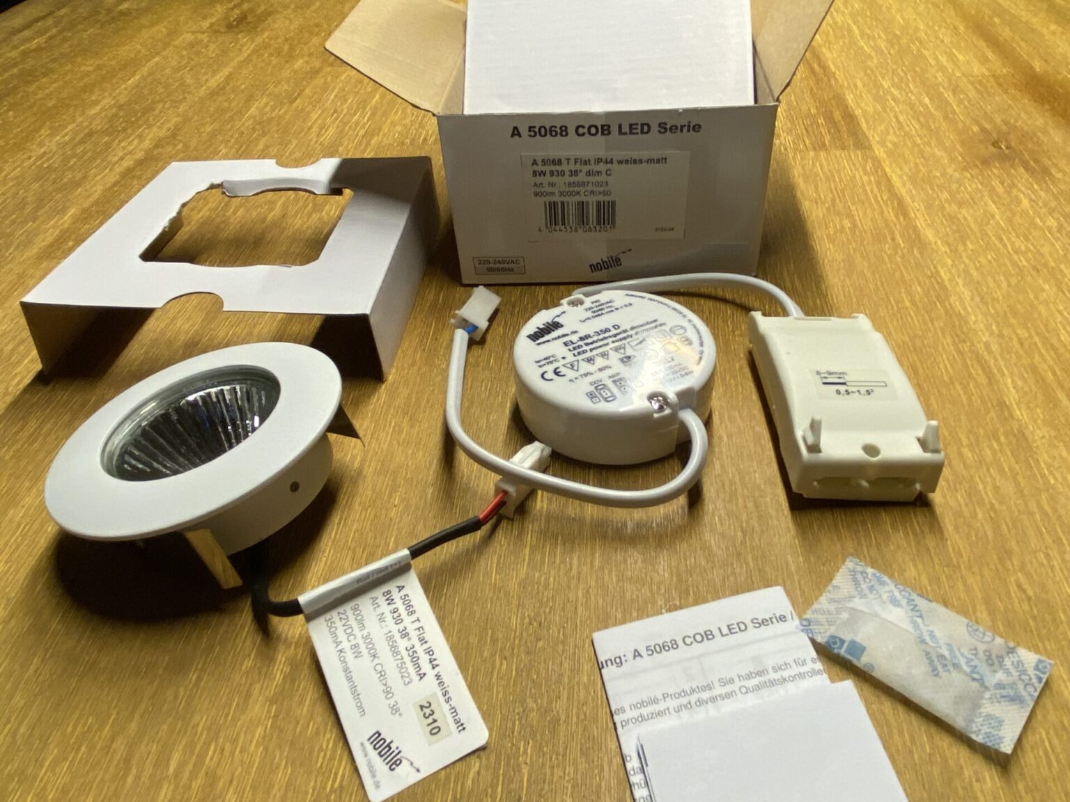 LED-Einbau-Downlight A 5068 T Flat IP44, 8W, 930, 38°, dim C, Neu und OVP