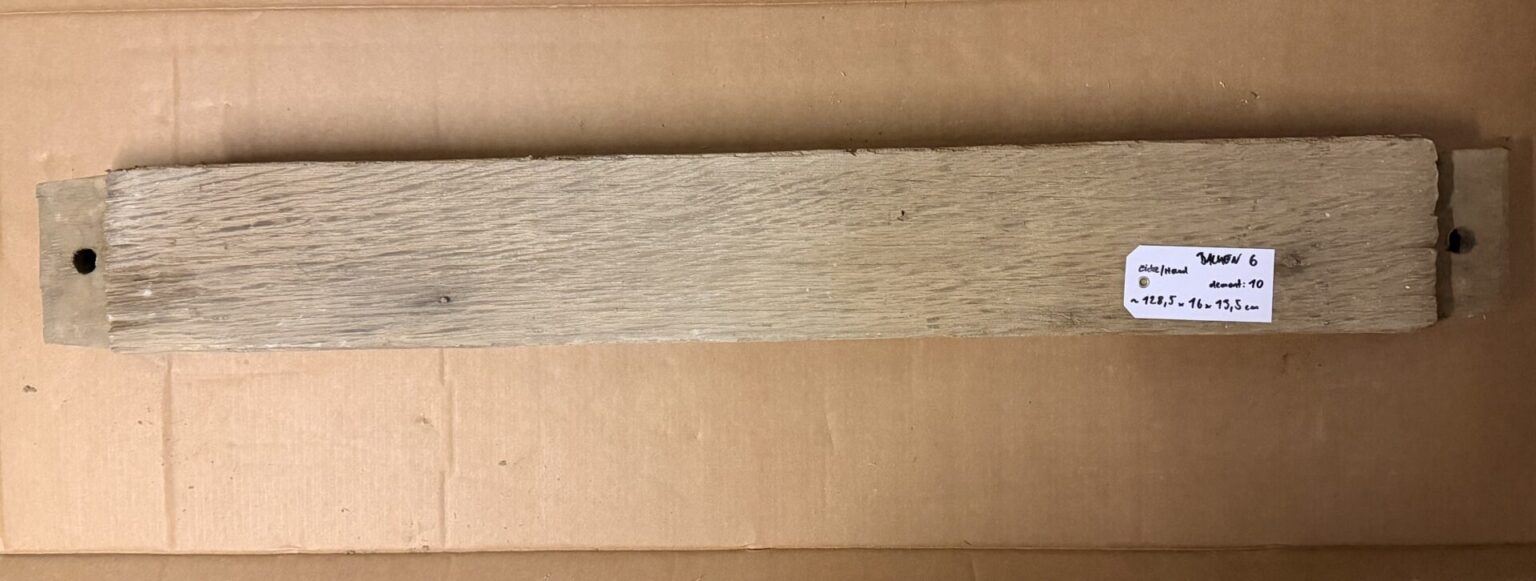 Altholzbalken bzw. Fachwerk einer Scheune