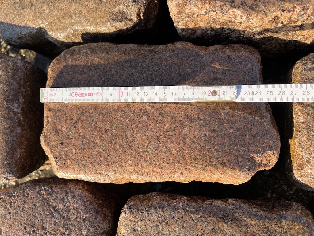 Altes Granitpflaster 15×15 cm – rötliche & bräunliche Farbtöne – Altstadtpflaster Antik