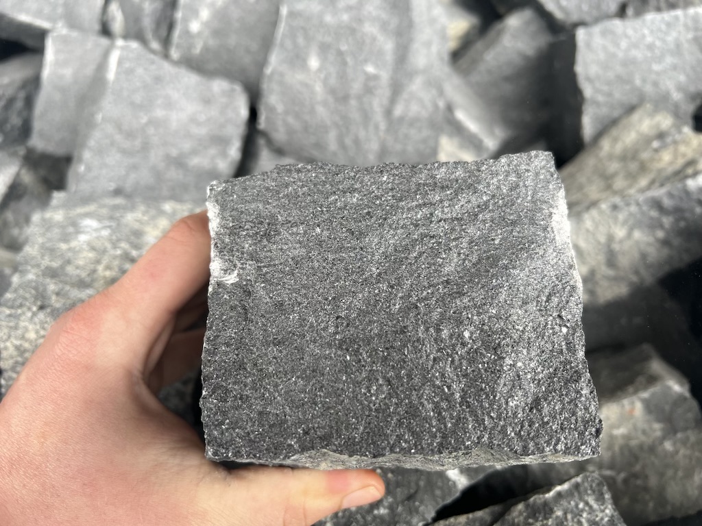 Schwarzes Granit Kleinpflaster 8×11 cm – Granitwürfel Pflastersteine