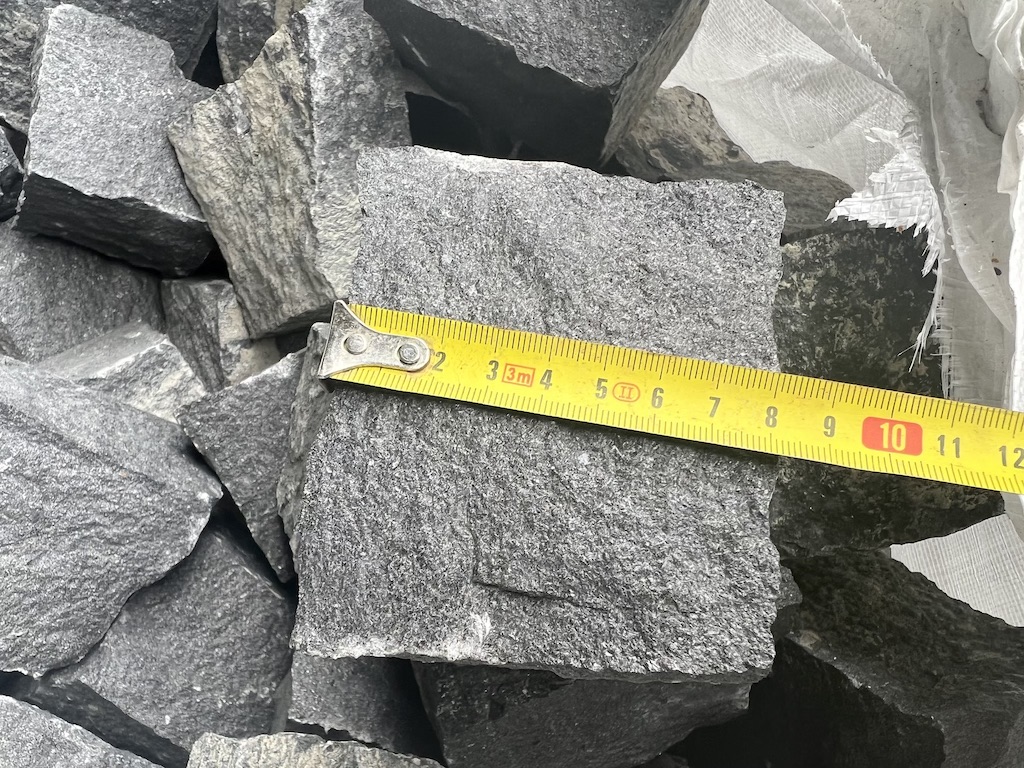 Schwarzes Granit Kleinpflaster 8×11 cm – Granitwürfel Pflastersteine