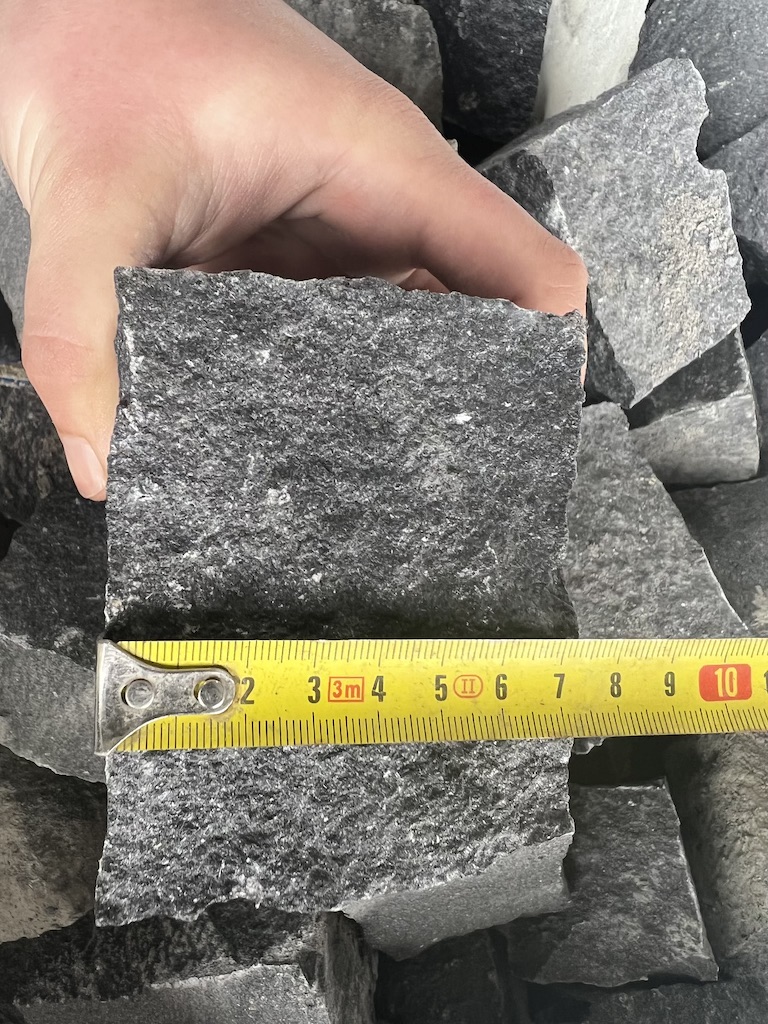 Schwarzes Granit Kleinpflaster 8×11 cm – Granitwürfel Pflastersteine
