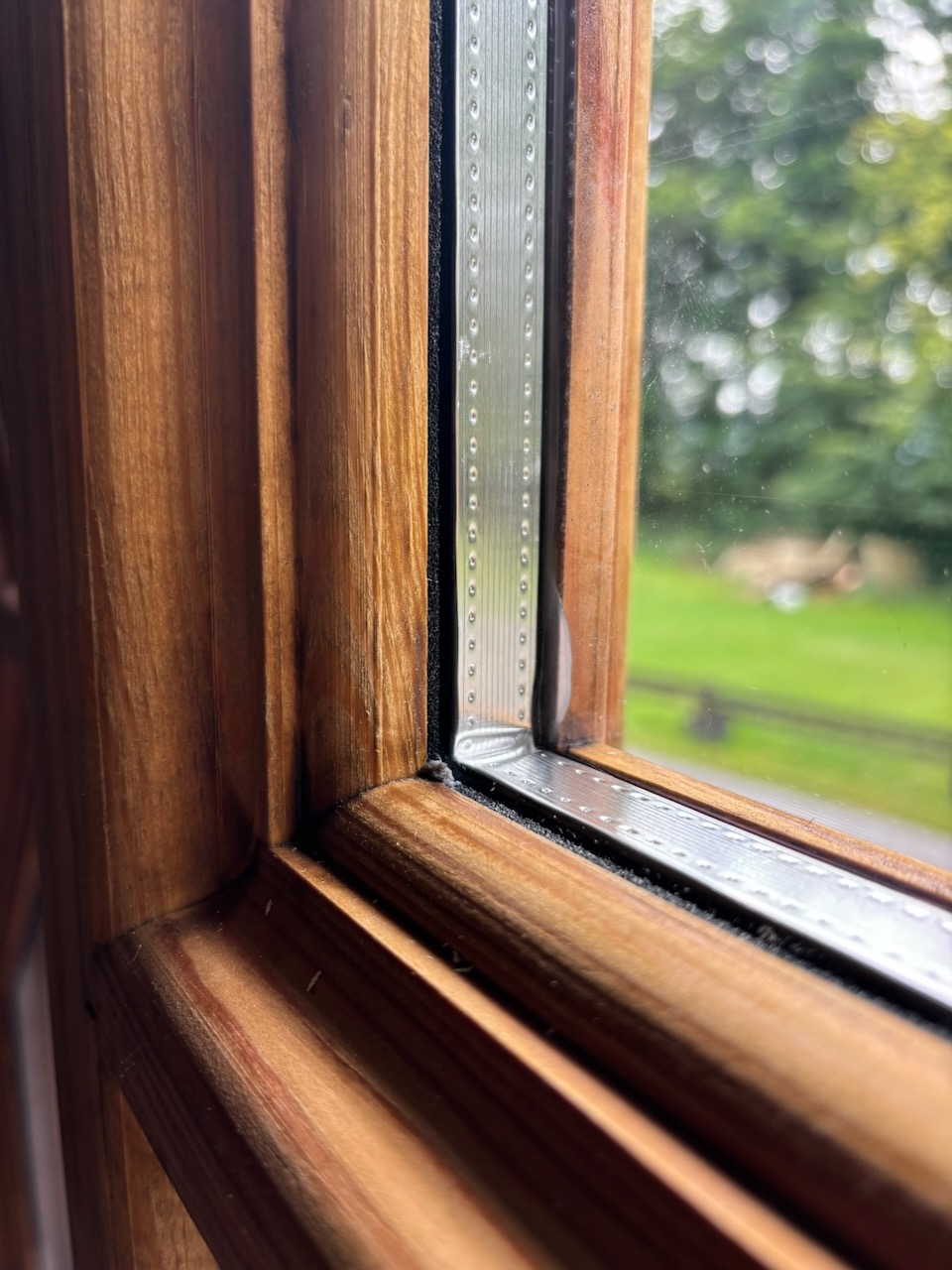 Exklusive Holzsprossen-Fensteranlage