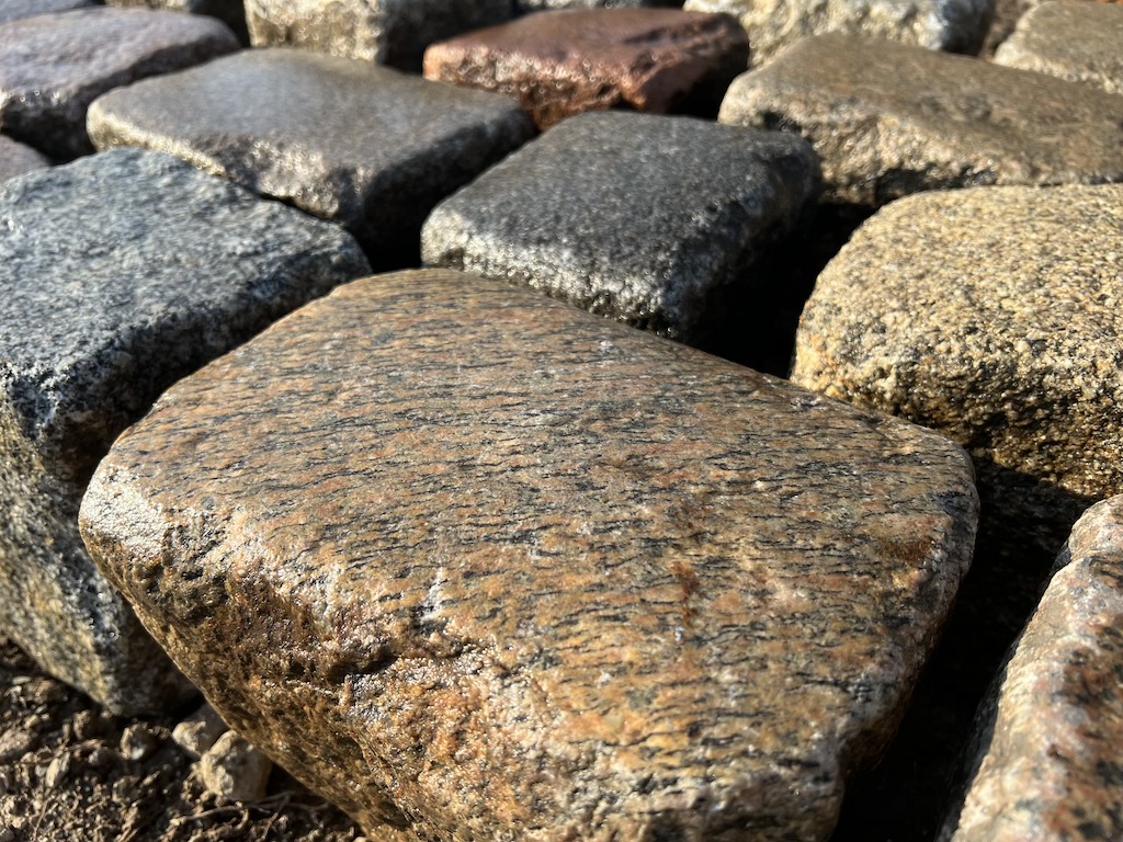 Altes Granitpflaster 18×18 cm – Granitwürfel Altstadtpflaster aus Naturstein