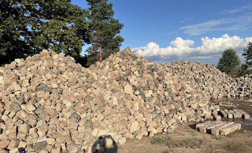 Altes Granitpflaster 15×15 cm – rötliche & bräunliche Farbtöne – Altstadtpflaster Antik
