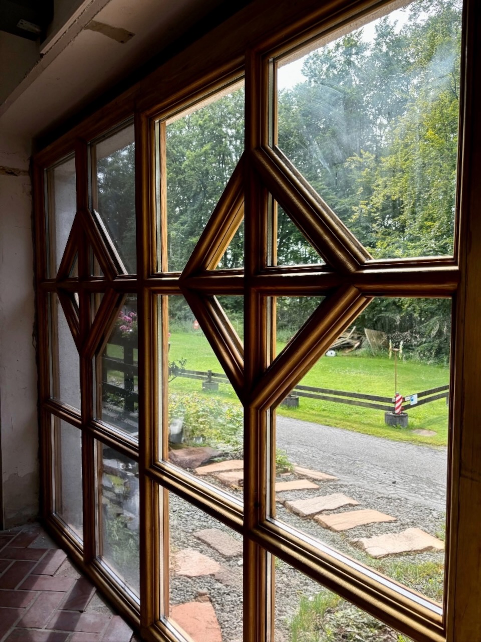 Exklusive Holzsprossen-Fensteranlage