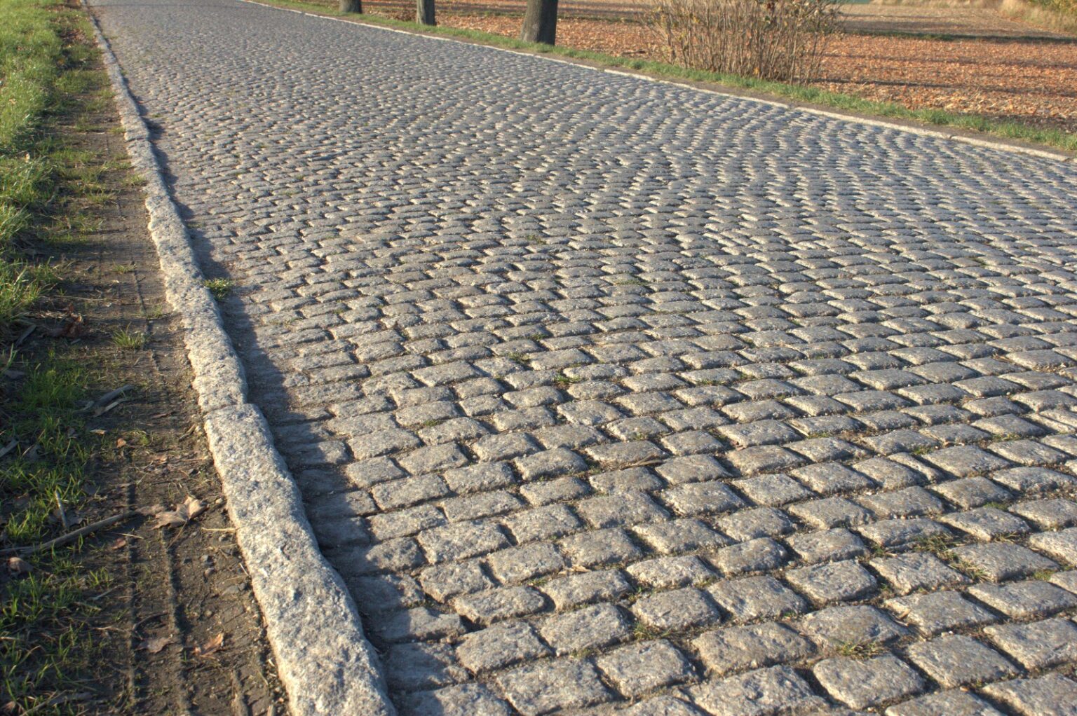Altes Granitpflaster 15×15 cm – rötliche & bräunliche Farbtöne – Altstadtpflaster Antik