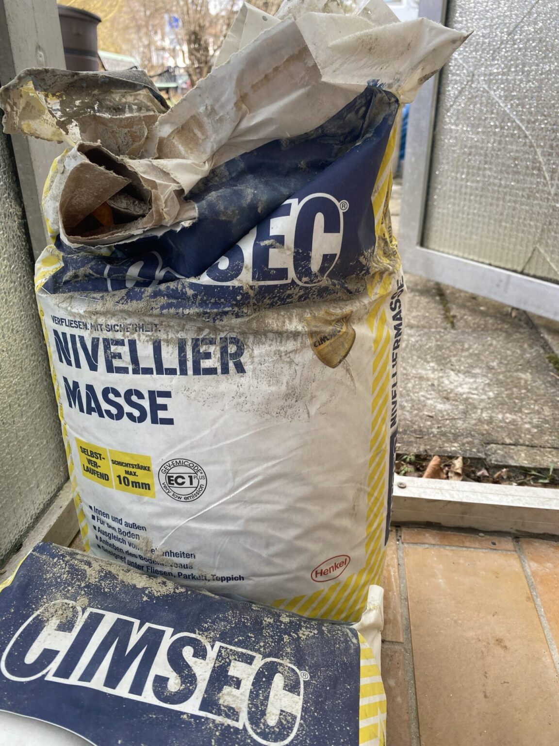 20 Kg + 13 Kg Nivelliermasse, Ausgleichsmasse, Niveööirtmasse Cimsec von Henkel