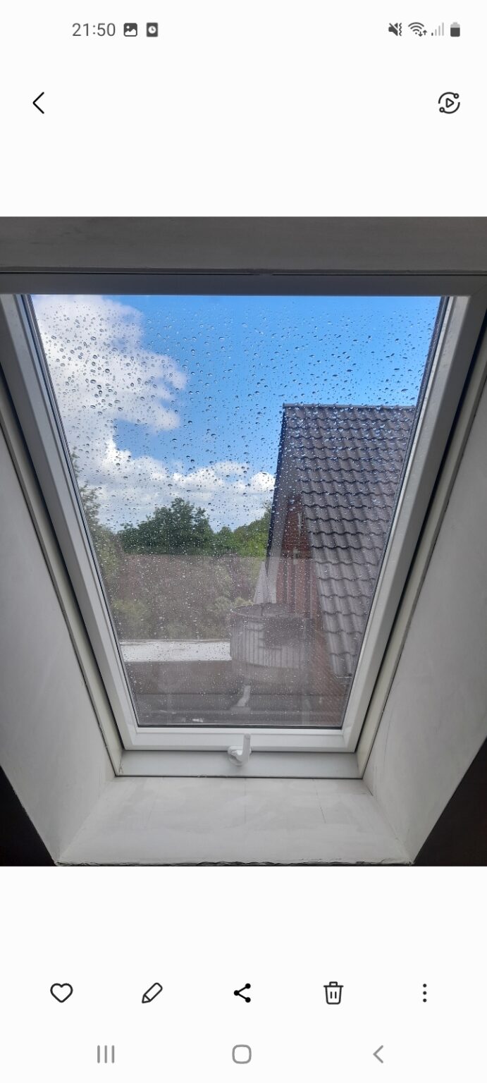 Neues Schwingfenster Roto 74 x 140 mit Rahmen