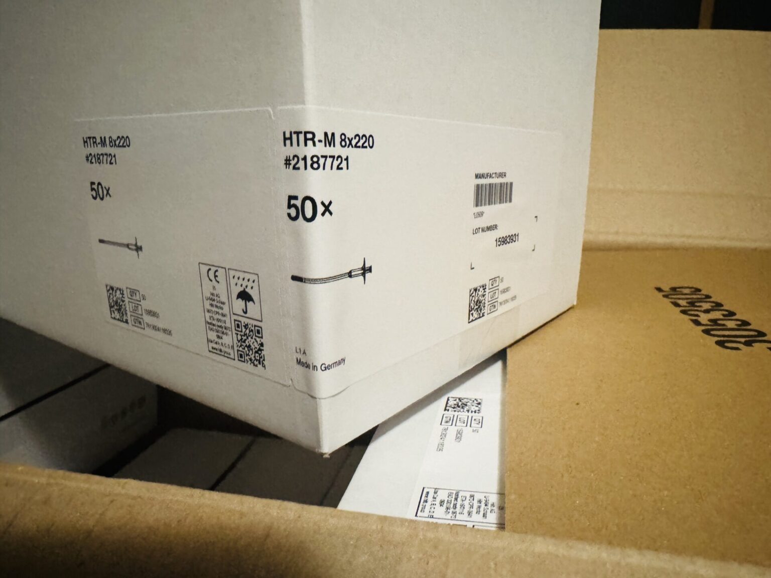 Hilti HTR-M 8×220 Dämmstoffbefestiger und Hilti HDT 90 Dübelteller – je 1.350 Stück