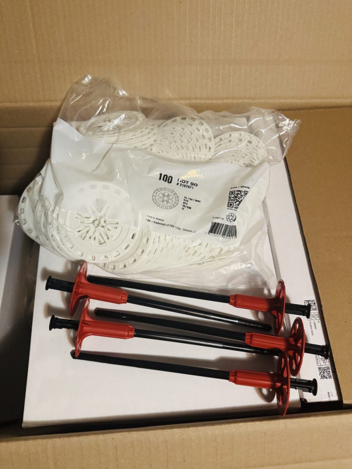 Hilti HTR-M 8×220 Dämmstoffbefestiger und Hilti HDT 90 Dübelteller – je 1.350 Stück