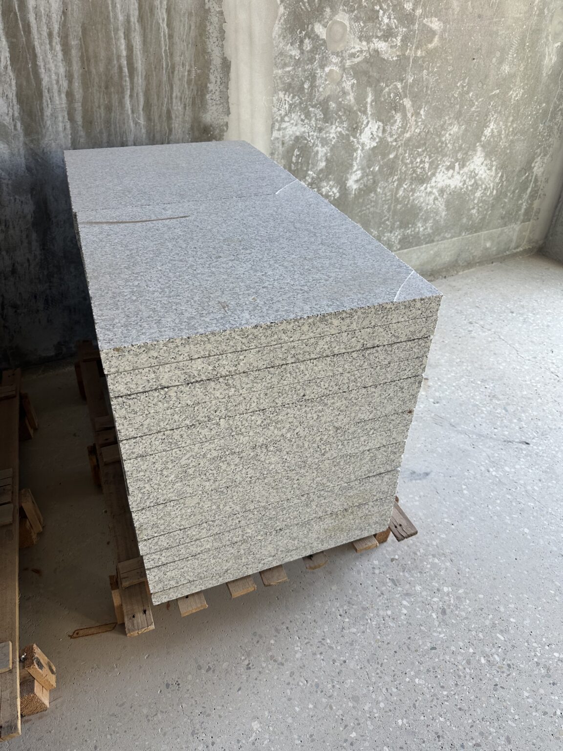 Granit-Bodenplatten G602 hellgrau, geschliffen C120 – NEU