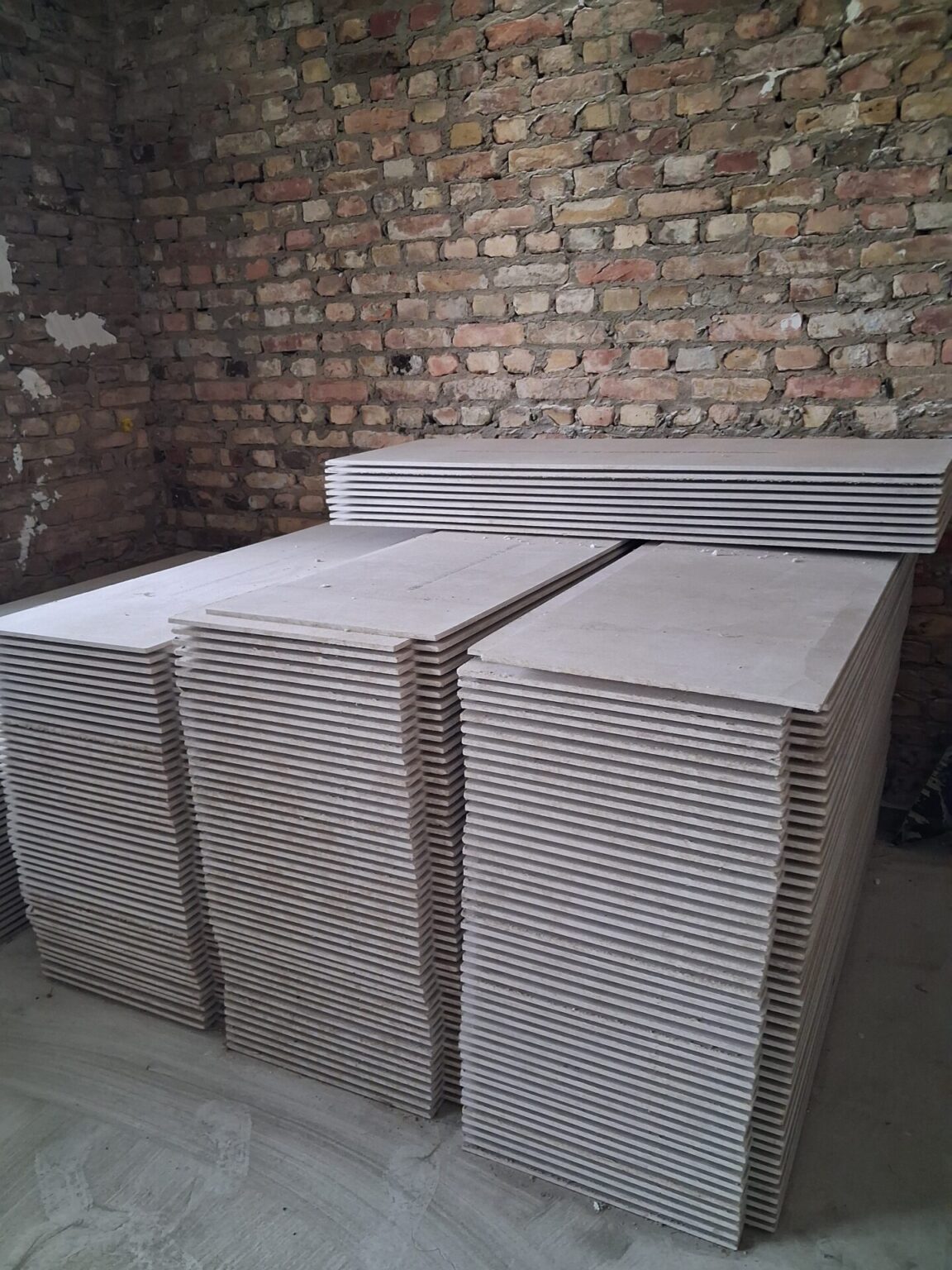 Trockenestrich-Platten der Marke Rigips Rigidur (Modell: EE 20)