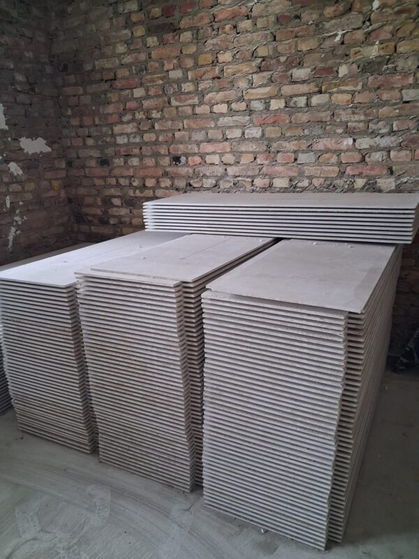 Trockenestrich-Platten der Marke Rigips Rigidur (Modell: EE 20)