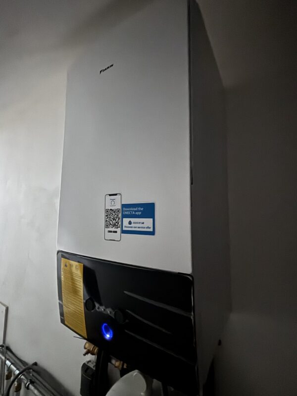 Daikin Wärmepump inkl Innenteil. ERLA16DAW17 u EBBX16DF9W