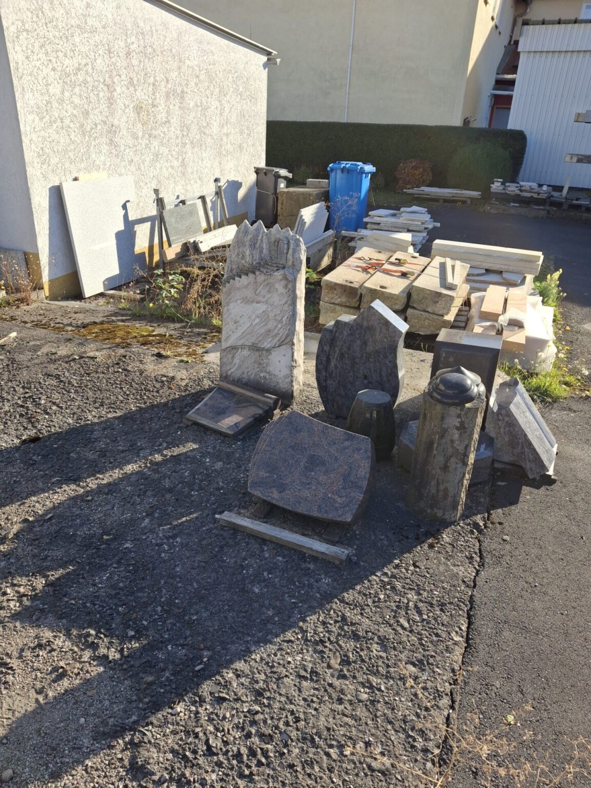 Grabsteine und Unmaßtafeln, Granit und Marmor