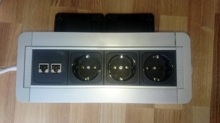 Vitra Rotax Current Einbautank für Tischplatte (3 x Steckdosen, 2 x CAT-Buchse) Vitra Rotax Current Einbautank für Tischplatte (3 x Steckdosen, 2 x CAT-Buchse)