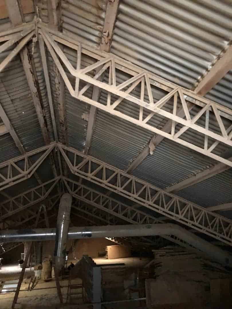 Dachkonstruktion aus Metall  für eine Fläche von 15m-16m  breite und bis zu  42 m länge
