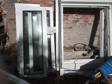 Kunststofffenster mit Rolladenkasten und Rolladenkasten und Kurbel Kunststofffenster mit Rolladenkasten und Rolladenkasten und Kurbel