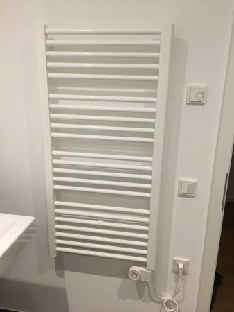 Kermi Basic-E 50 gerade Badheizkörper 59,9 x 3,5 x 117,2 cm rechts Kermi Basic-E 50 gerade Badheizkörper 59,9 x 3,5 x 117,2 cm rechts