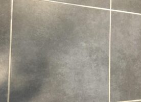 Dunkelgraue Bodenfliesen - preiswert, pflegeleicht, zeitlos