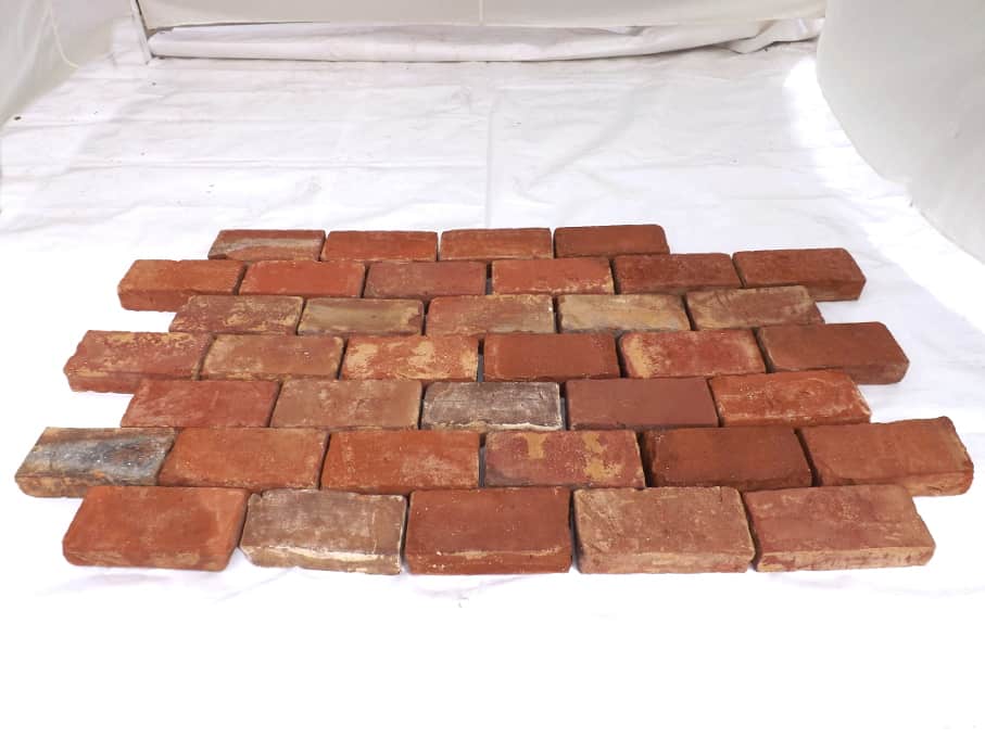 Bodenziegel Bodenplatten Weinkeller Antikziegel alte Mauersteine Backsteine Terracotta Ziegelboden