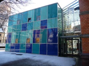 Glas im Bauwesen: Wie hier als Glasfassade Glas im Bauwesen: Wie hier als Glasfassade