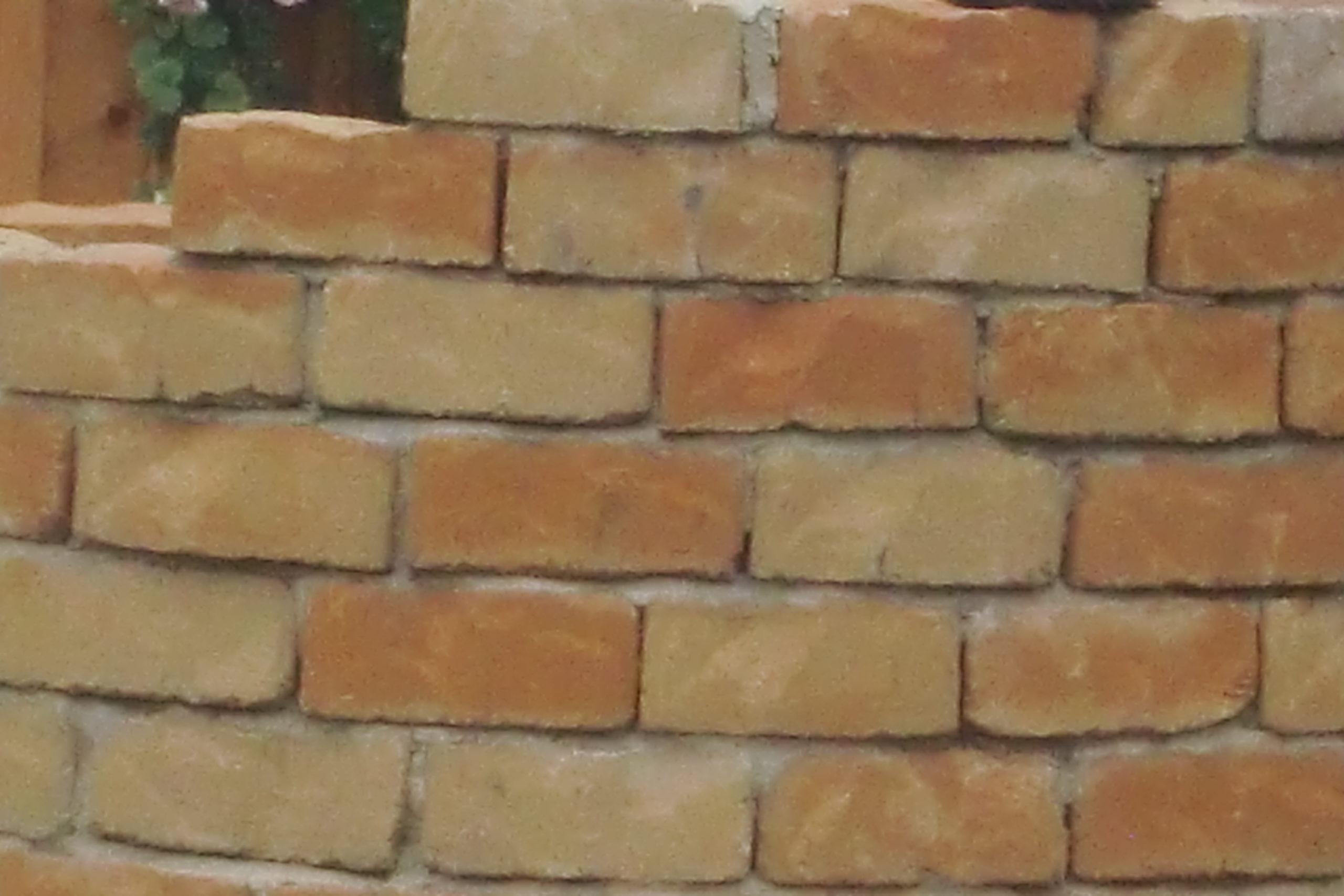 Trapezsteine, Radiussteine, Radialsteine für Gartenmauer in Bogenform, ocker