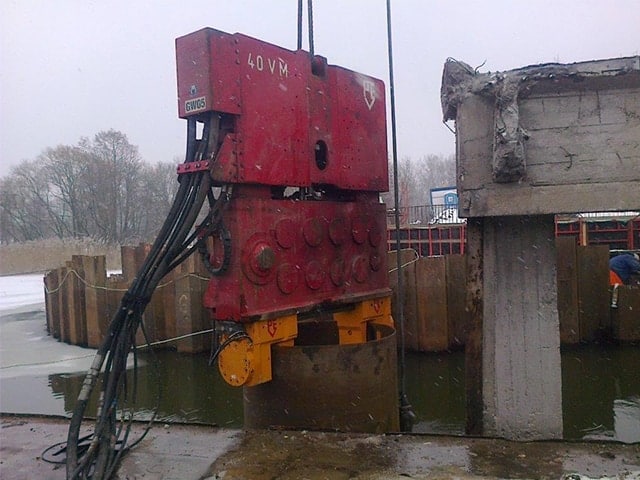 Used clamp for open piles PVE 2 x 100T